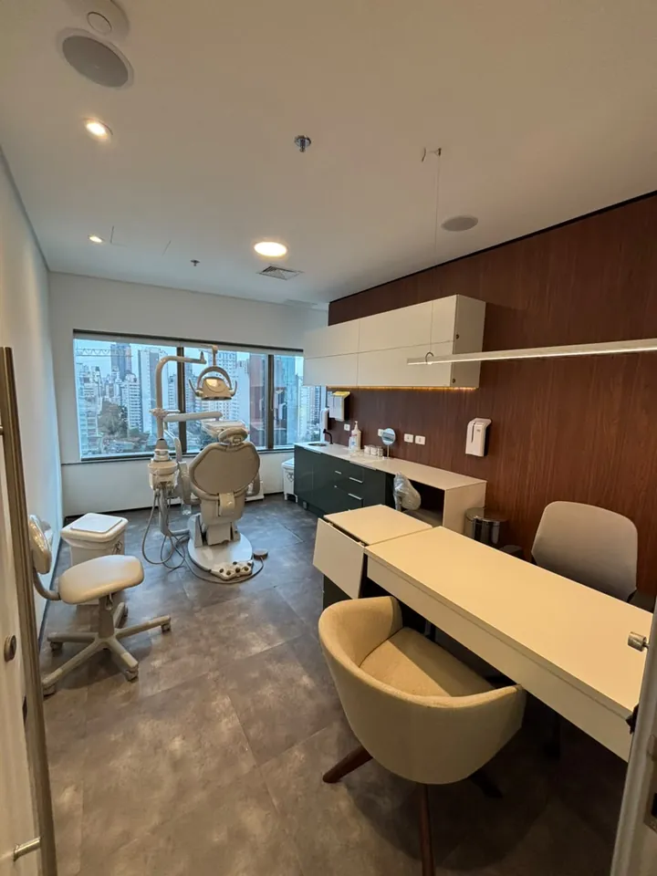 Consultório da Ravel Odontologia com vista para a cidade